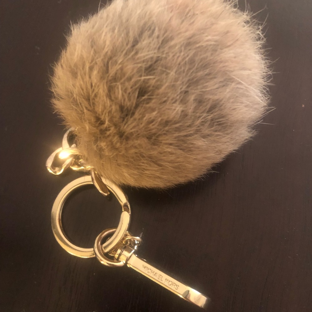 MICHAEL KORS REAL RABBIT FUR POM BALL